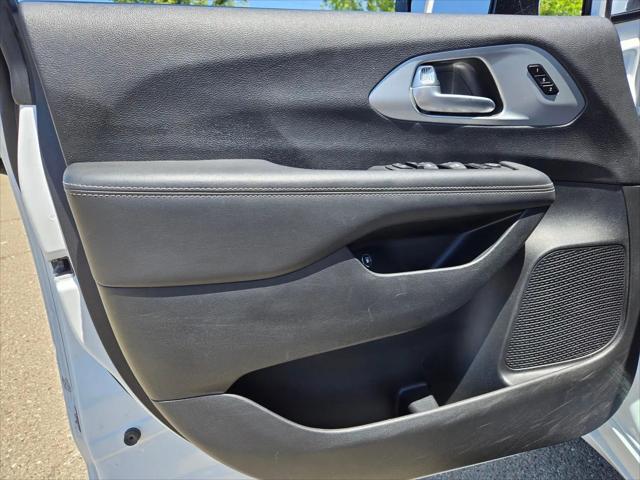 2024 Chrysler Pacifica Hybrid S Appearance Pkg