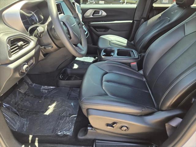 2024 Chrysler Pacifica Hybrid S Appearance Pkg