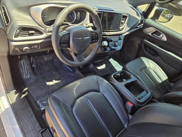 2024 Chrysler Pacifica Hybrid S Appearance Pkg