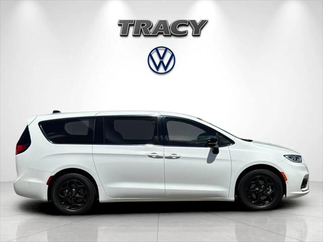 2024 Chrysler Pacifica Hybrid S Appearance Pkg