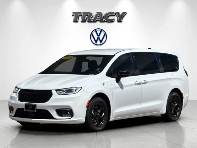 2024 Chrysler Pacifica Hybrid S Appearance Pkg