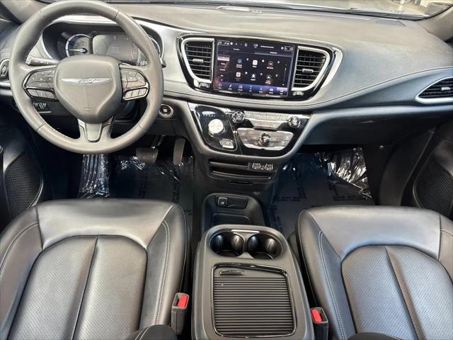 2024 Chrysler Pacifica Hybrid S Appearance Pkg