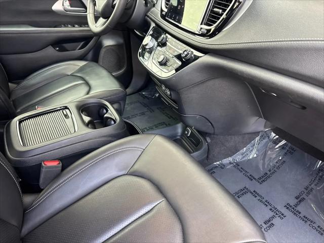 2024 Chrysler Pacifica Hybrid S Appearance Pkg