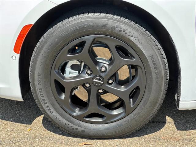 2024 Chrysler Pacifica Hybrid S Appearance Pkg