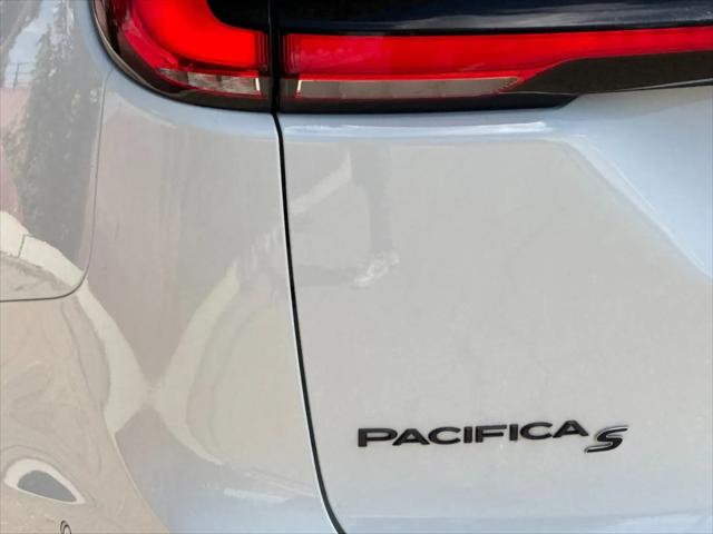 2024 Chrysler Pacifica Hybrid S Appearance Pkg