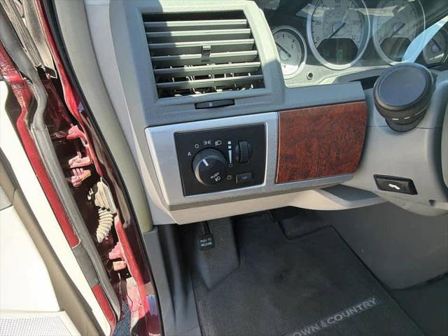 2008 Chrysler Town & Country Touring