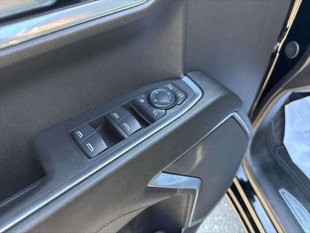 2025 GMC Sierra 1500 2WD Crew Cab Short Box SLT