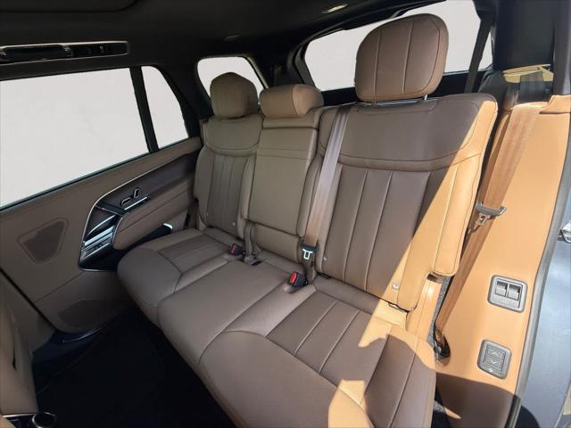 2026 Land Rover Range Rover P530 SE 7 Seat