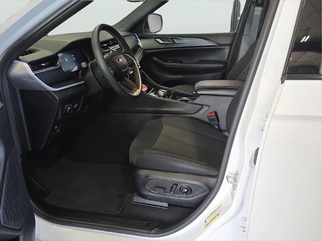2024 Jeep Grand Cherokee L Laredo 4x4
