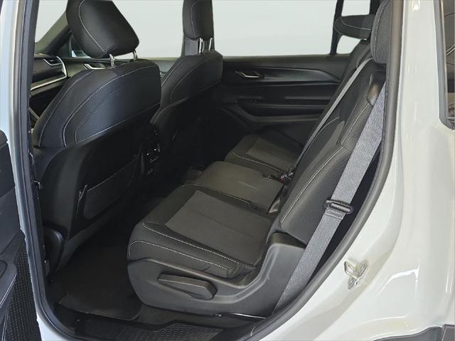 2024 Jeep Grand Cherokee L Laredo 4x4
