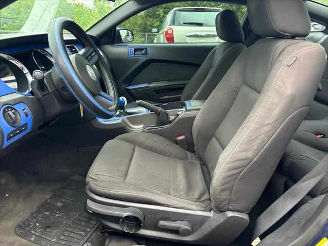 2011 Ford Mustang 2dr Cpe V6