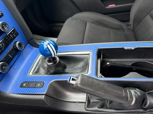 2011 Ford Mustang 2dr Cpe V6