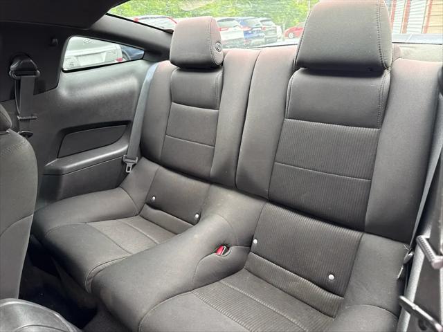 2011 Ford Mustang 2dr Cpe V6