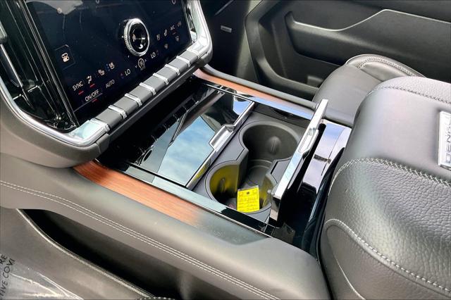2025 GMC Yukon 4WD Denali
