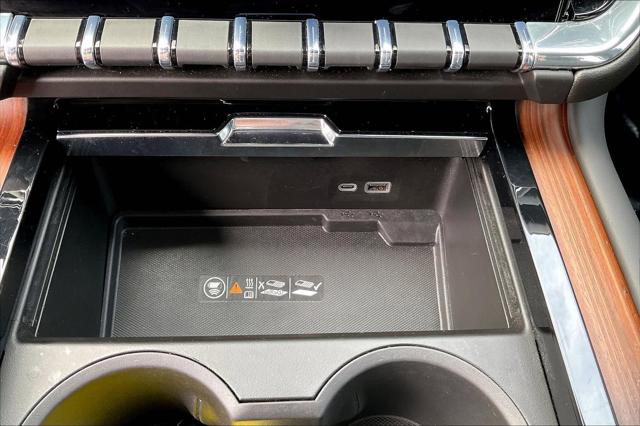 2025 GMC Yukon 4WD Denali