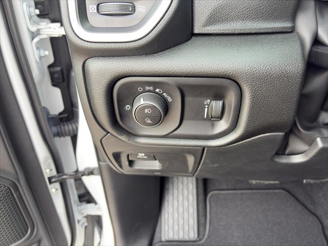 2026 Ram 1500 Express Crew Cab 4x4 57 Box