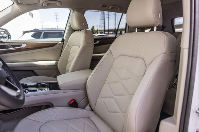 2026 Volkswagen Atlas SE with Technology