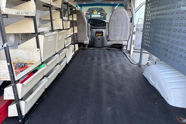 2002 Ford E-350 Super Duty Unknown