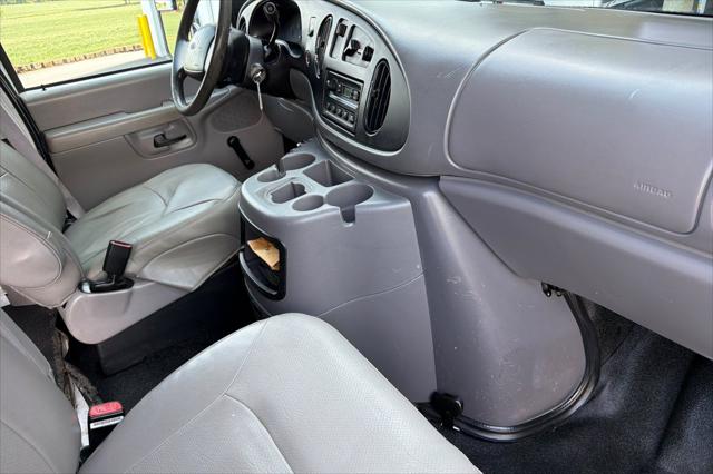 2002 Ford E-350 Super Duty Unknown
