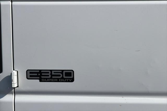 2002 Ford E-350 Super Duty Unknown