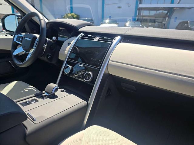 2025 Land Rover Discovery P300 S