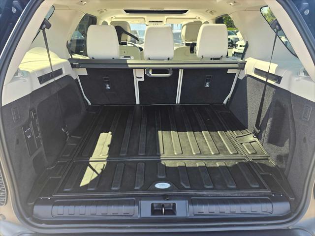 2025 Land Rover Discovery P300 S