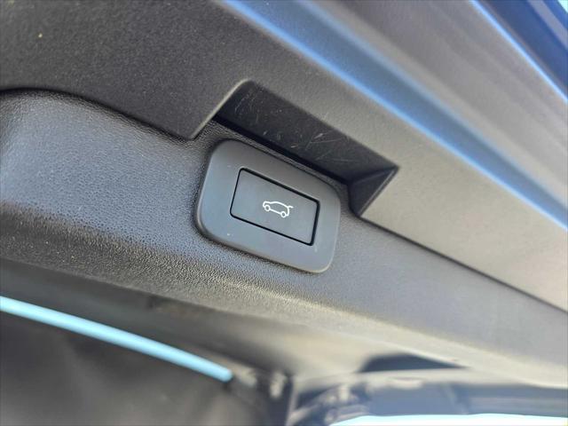 2025 Land Rover Discovery P300 S