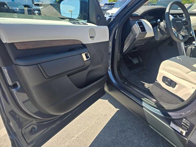 2025 Land Rover Discovery P300 S