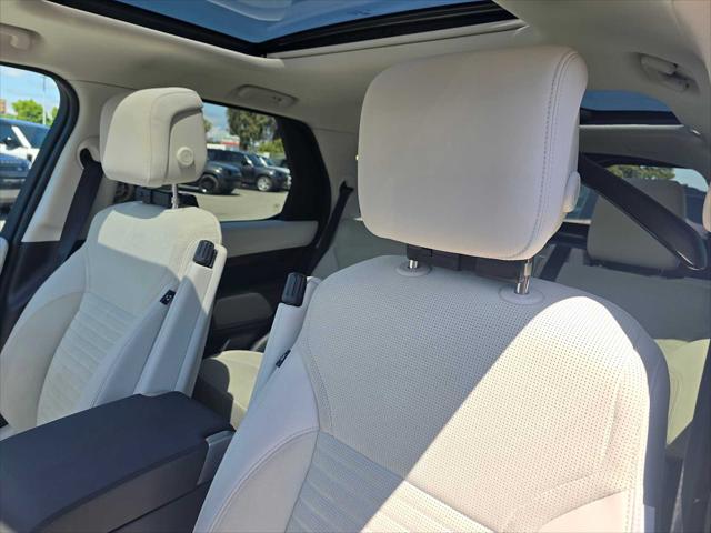 2025 Land Rover Discovery P300 S