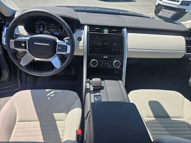 2025 Land Rover Discovery P300 S