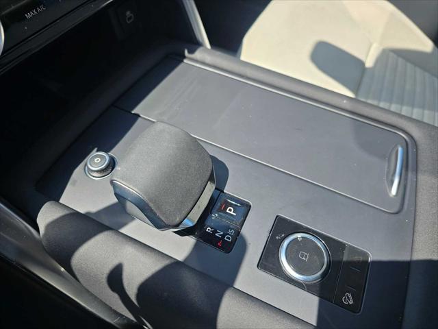 2025 Land Rover Discovery P300 S