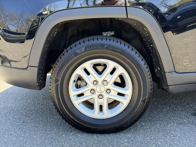 2023 Jeep Grand Cherokee Laredo 4x4