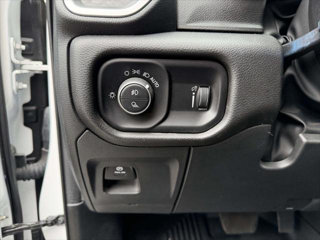 2022 Ram 1500 Big Horn Crew Cab 4x4 5'7" Box