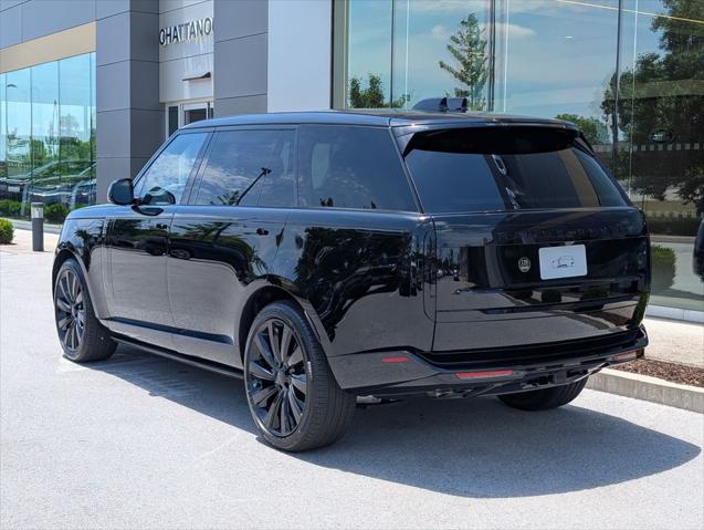 2026 Land Rover Range Rover P615 SV Black