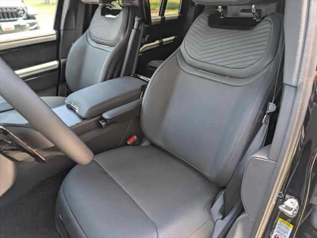 2026 Land Rover Range Rover P615 SV Black