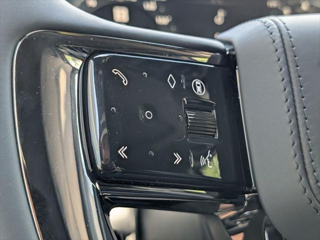 2026 Land Rover Range Rover P615 SV Black