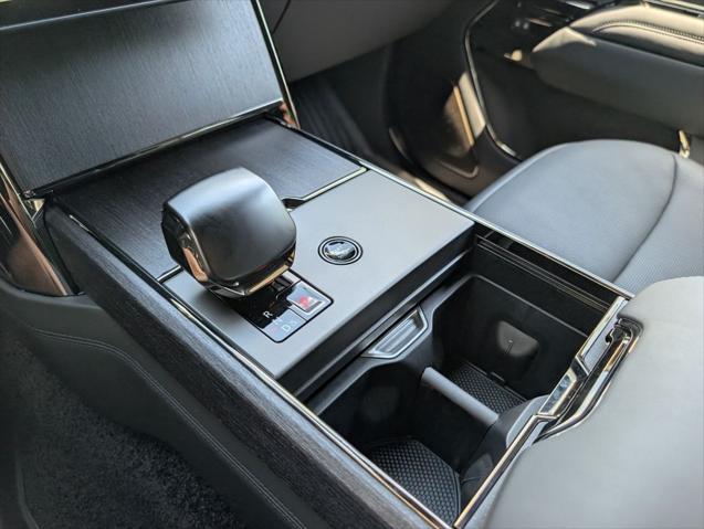 2026 Land Rover Range Rover P615 SV Black