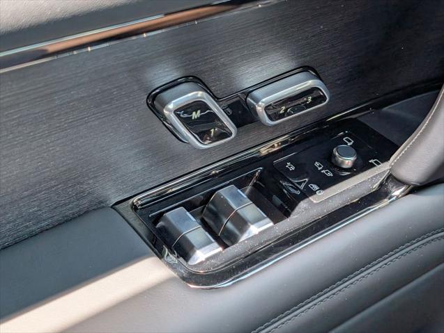 2026 Land Rover Range Rover P615 SV Black