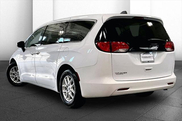 2023 Chrysler Voyager LX