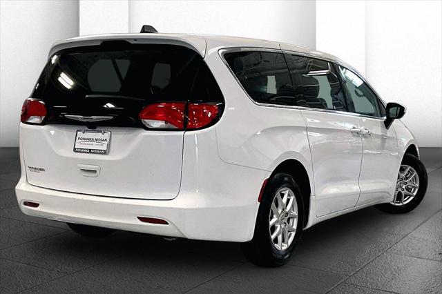 2023 Chrysler Voyager LX
