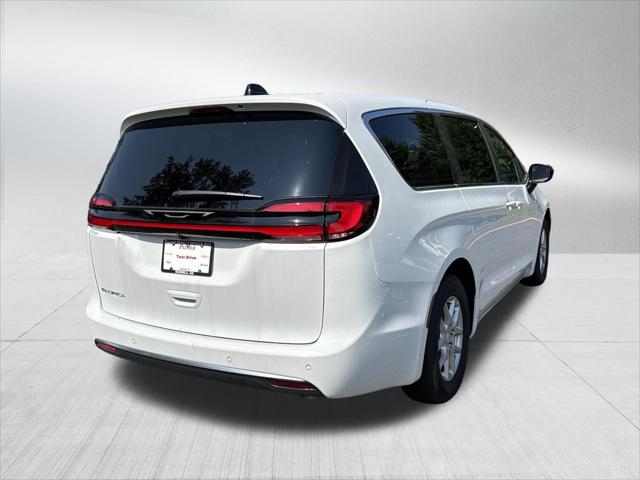 2027 Chrysler Pacifica Select