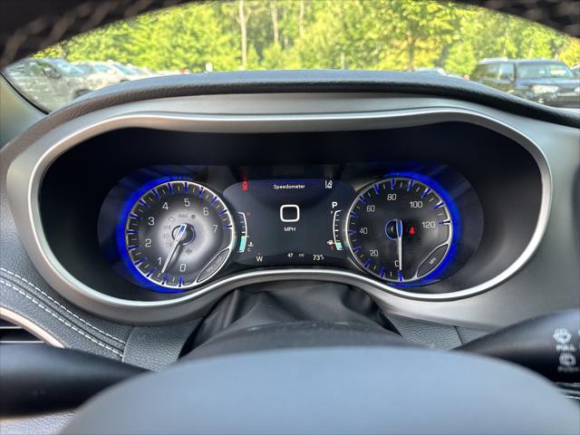 2027 Chrysler Pacifica Select