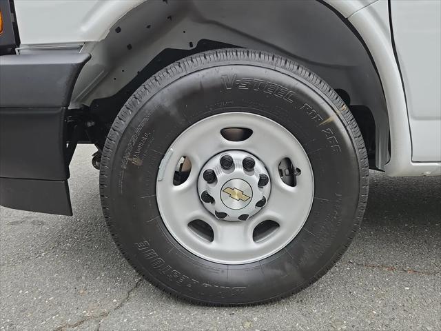2026 Chevrolet Express Cargo Van 2500 Regular Wheelbase, WT, RWD