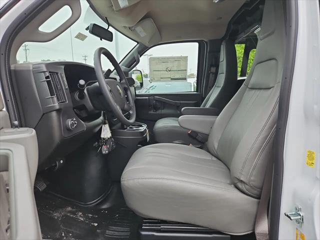 2026 Chevrolet Express Cargo Van 2500 Regular Wheelbase, WT, RWD