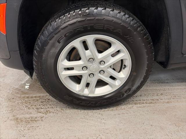 2023 Jeep Grand Cherokee Laredo 4x4