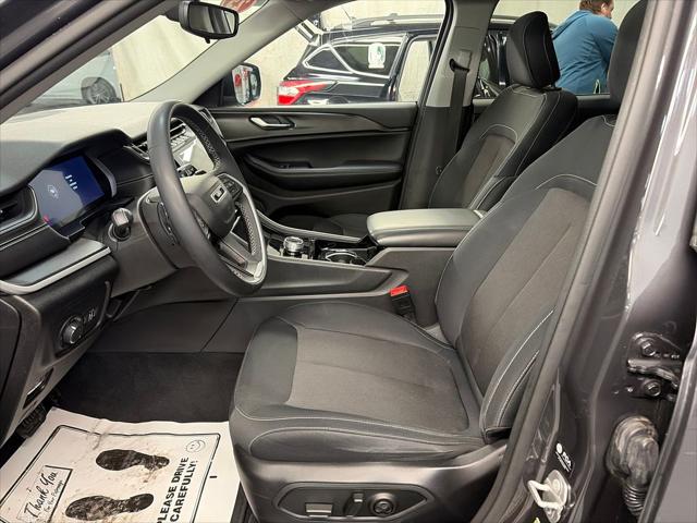 2023 Jeep Grand Cherokee Laredo 4x4