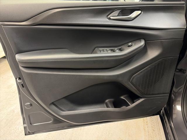 2023 Jeep Grand Cherokee Laredo 4x4