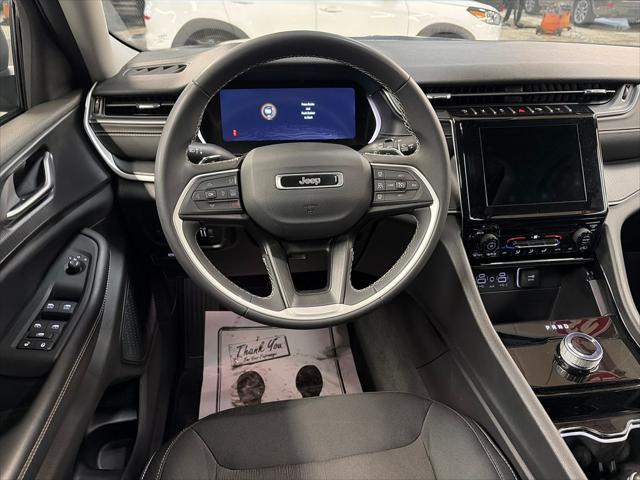2023 Jeep Grand Cherokee Laredo 4x4