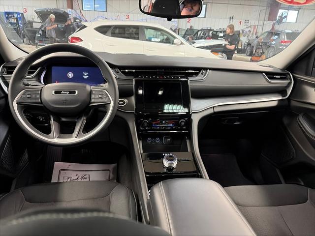 2023 Jeep Grand Cherokee Laredo 4x4