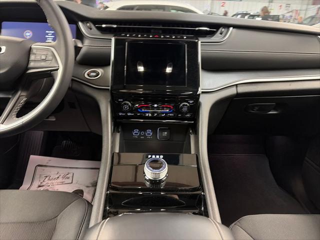 2023 Jeep Grand Cherokee Laredo 4x4